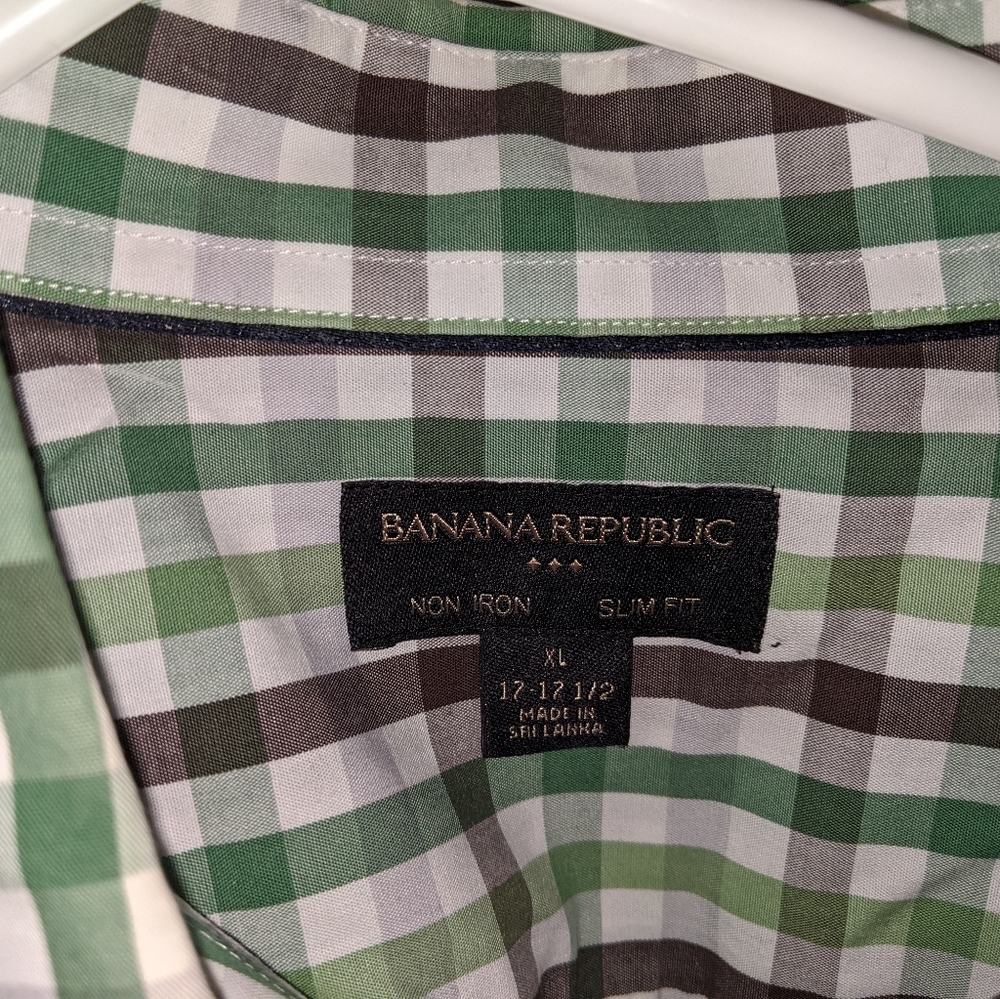 Banana Republic Men's XL Plaid Button Down - Picture 6 of 8